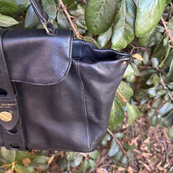 ISAAC MIZRAHI OLIVIA SATCHEL IN SOLID BLACK PEBBLED LEATHER. - Picture 5 of 16